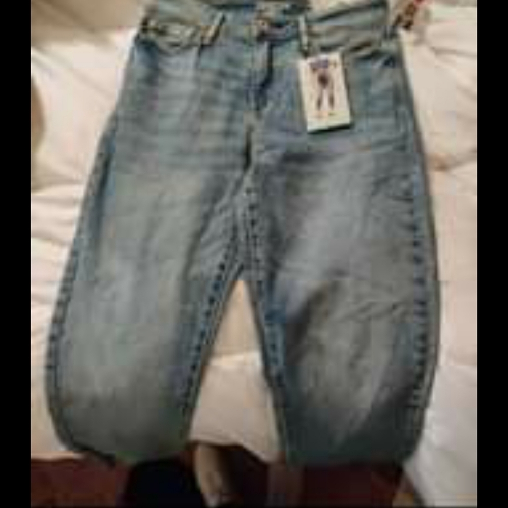 Women's Levi jeans size 4 brand new with tags